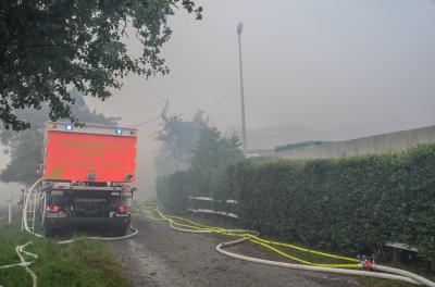 Schoenbronn: Landwirtschaftliche Firma in Vollbrand - Millionen Schaden 